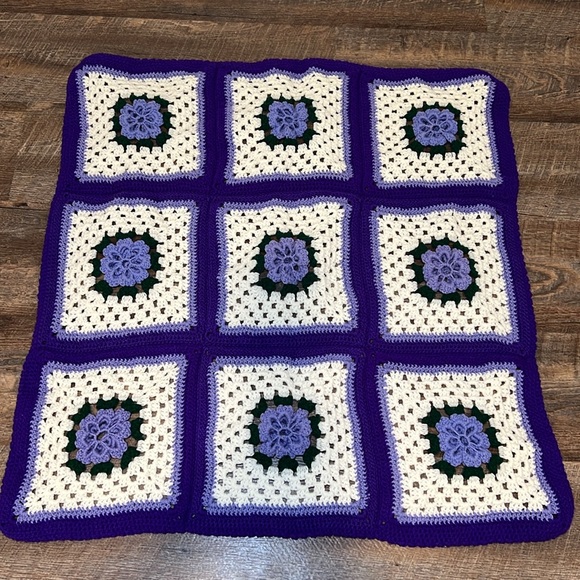 Vintage MCM Handmade Crochet 3D Purple Floral Afghan Throw Granny Square Blanket - Picture 6 of 8